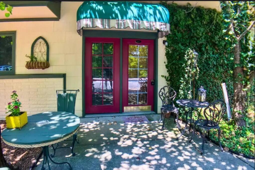 Jacuzzi Suite 206 At Tradewinds Eureka Springs Εξωτερικό φωτογραφία