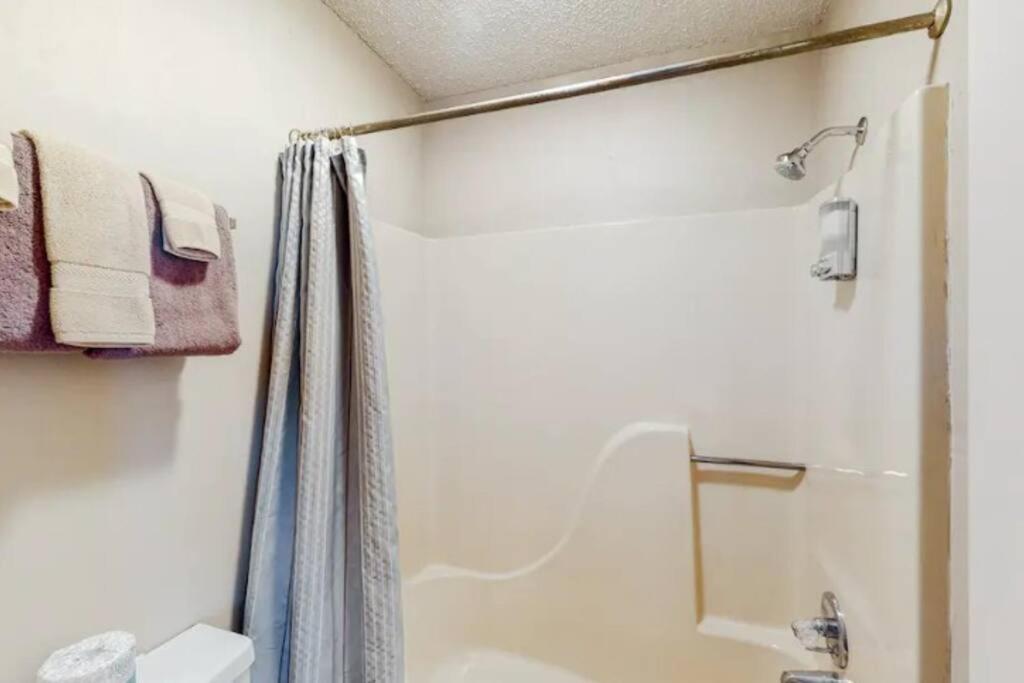 Jacuzzi Suite 206 At Tradewinds Eureka Springs Εξωτερικό φωτογραφία
