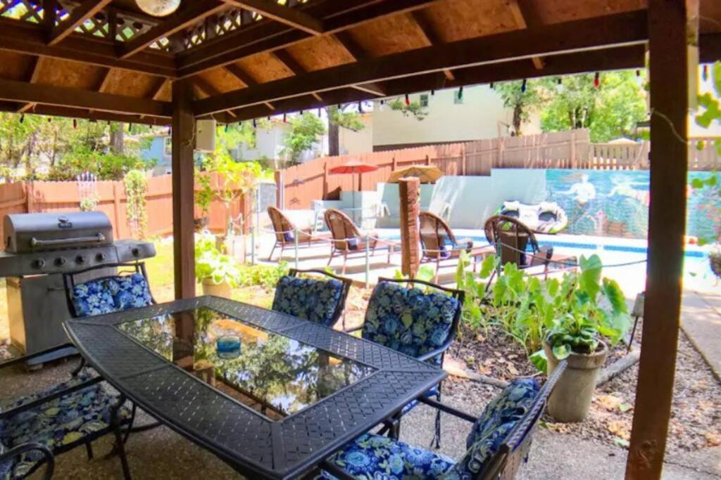 Jacuzzi Suite 206 At Tradewinds Eureka Springs Εξωτερικό φωτογραφία