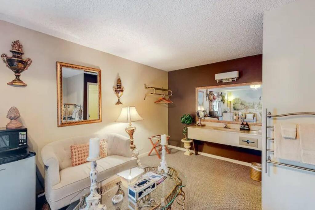Jacuzzi Suite 206 At Tradewinds Eureka Springs Εξωτερικό φωτογραφία