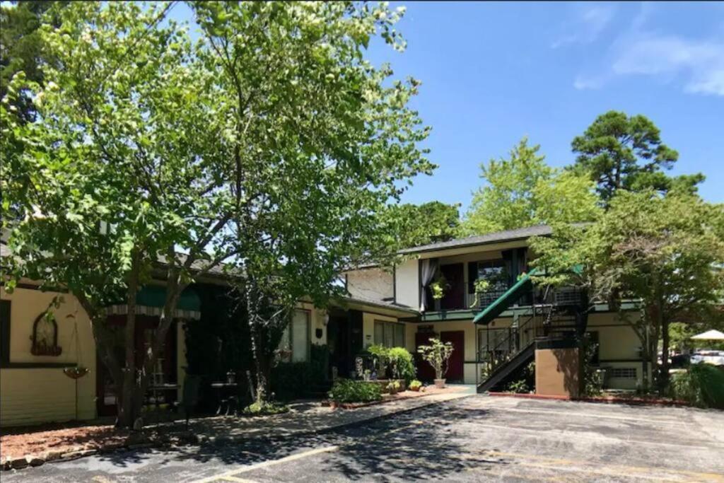 Jacuzzi Suite 206 At Tradewinds Eureka Springs Εξωτερικό φωτογραφία